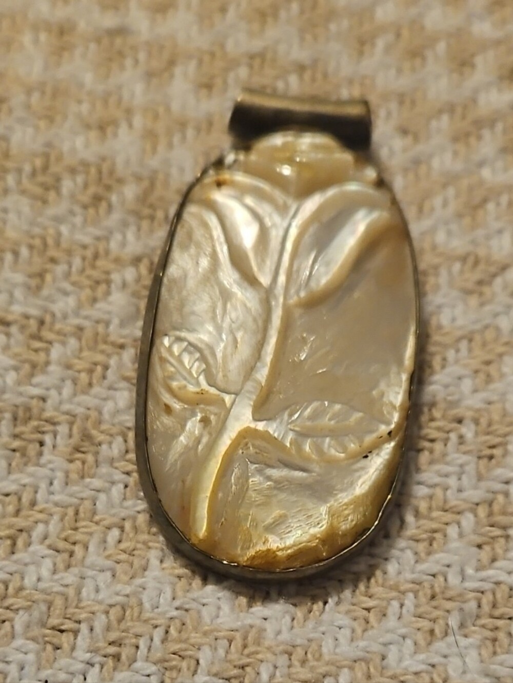 Mother of Pearl Carved Leaf Pendant Necklace - Cream
